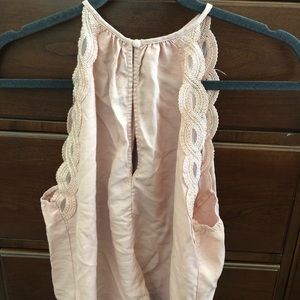 Tank top (Kendal and Kylie); Light pink color